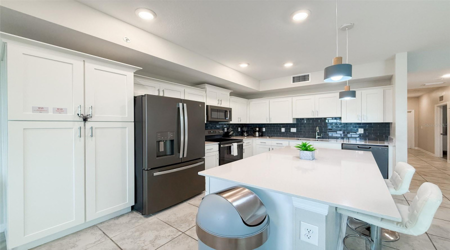 KISSIMMEE, Florida 34746, 2 Bedrooms Bedrooms, ,2 BathroomsBathrooms,Residential,For Sale,PARADOX,0,MFRO6295113