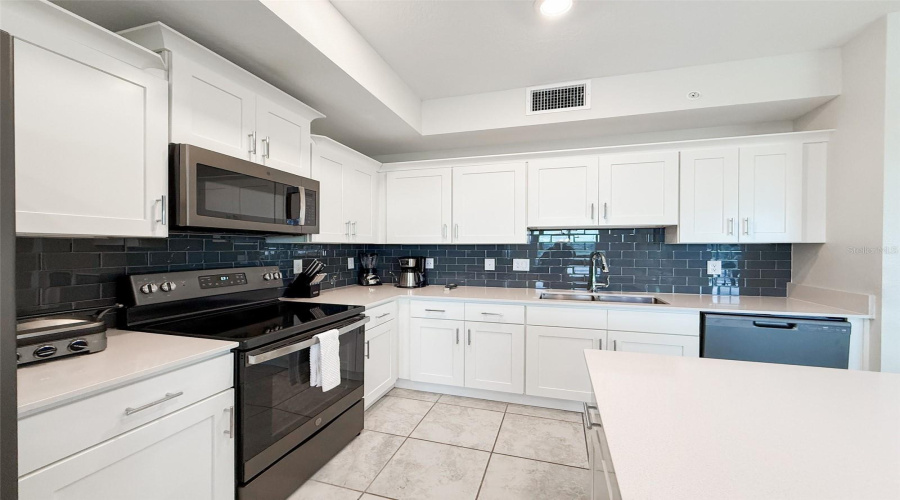 KISSIMMEE, Florida 34746, 2 Bedrooms Bedrooms, ,2 BathroomsBathrooms,Residential,For Sale,PARADOX,0,MFRO6295113