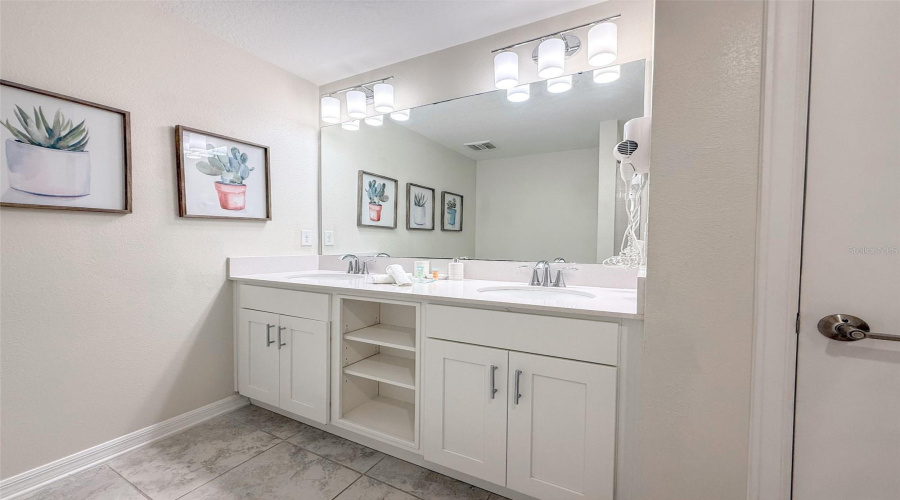 KISSIMMEE, Florida 34746, 2 Bedrooms Bedrooms, ,2 BathroomsBathrooms,Residential,For Sale,PARADOX,0,MFRO6295113