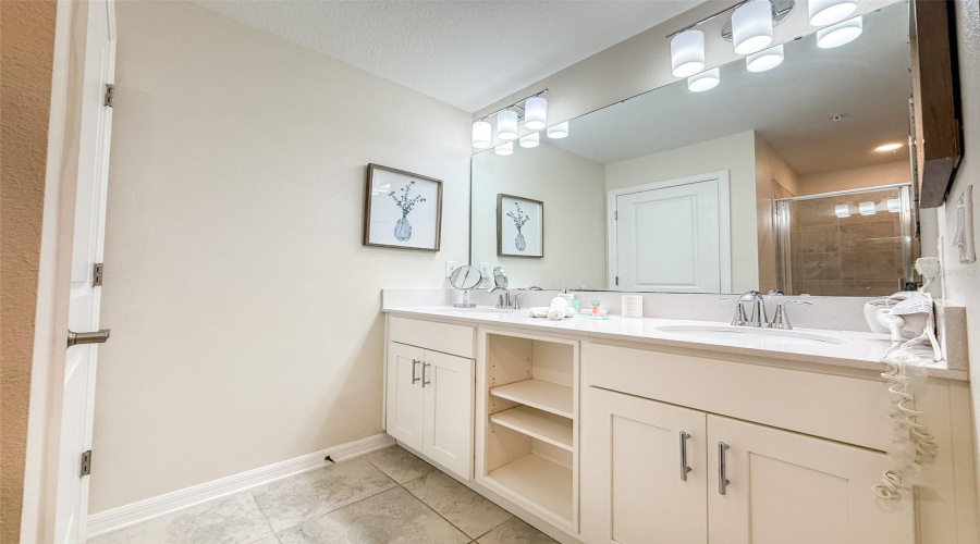 KISSIMMEE, Florida 34746, 2 Bedrooms Bedrooms, ,2 BathroomsBathrooms,Residential,For Sale,PARADOX,0,MFRO6295113