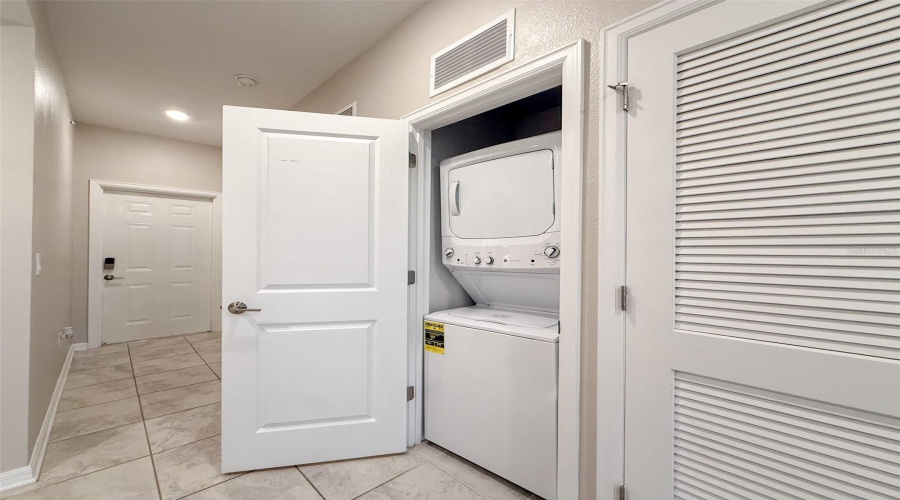KISSIMMEE, Florida 34746, 2 Bedrooms Bedrooms, ,2 BathroomsBathrooms,Residential,For Sale,PARADOX,0,MFRO6295113