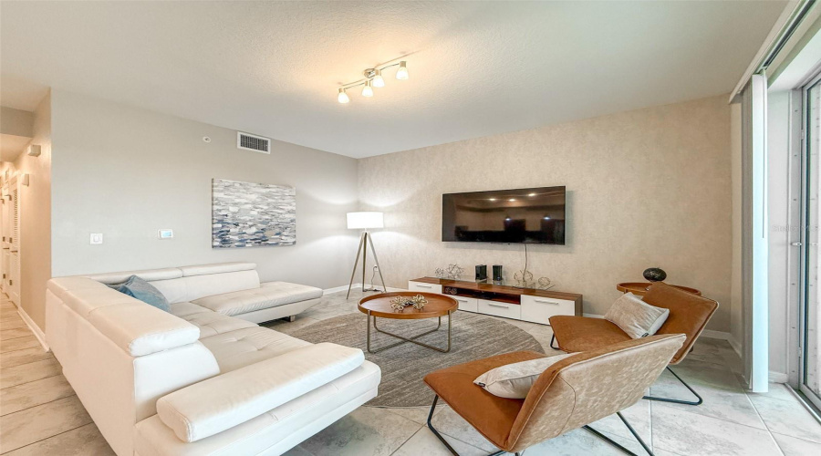 KISSIMMEE, Florida 34746, 2 Bedrooms Bedrooms, ,2 BathroomsBathrooms,Residential,For Sale,PARADOX,0,MFRO6295113