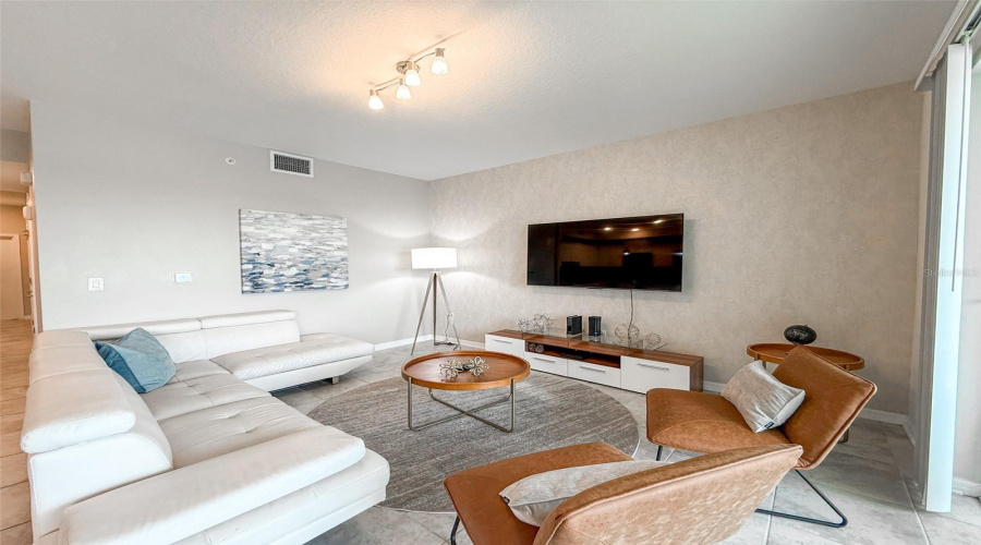 KISSIMMEE, Florida 34746, 2 Bedrooms Bedrooms, ,2 BathroomsBathrooms,Residential,For Sale,PARADOX,0,MFRO6295113