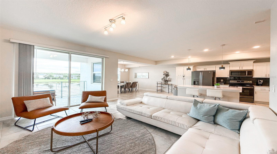KISSIMMEE, Florida 34746, 2 Bedrooms Bedrooms, ,2 BathroomsBathrooms,Residential,For Sale,PARADOX,0,MFRO6295113