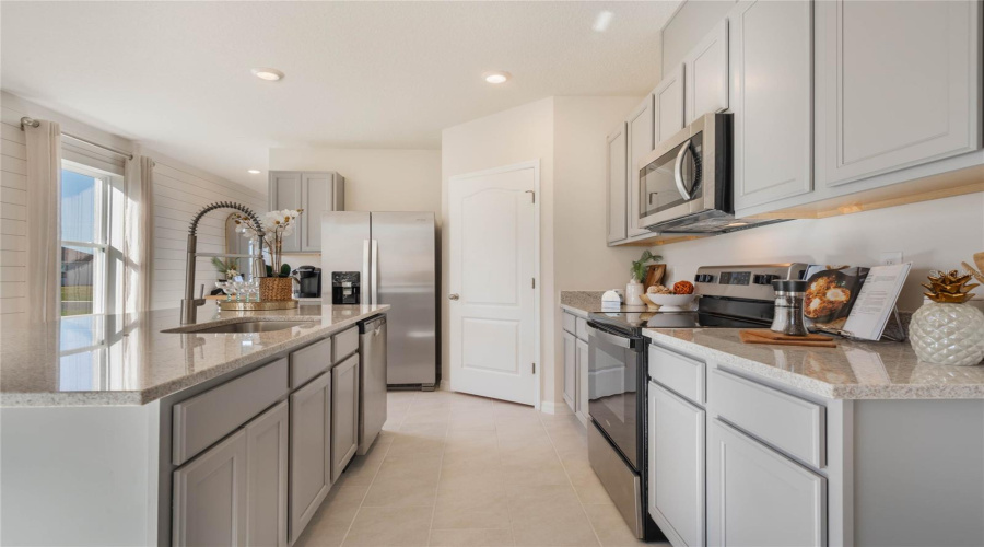 DAVENPORT, Florida 33837, 4 Bedrooms Bedrooms, ,2 BathroomsBathrooms,Residential,For Sale,POINT SUR,0,MFRO6343874