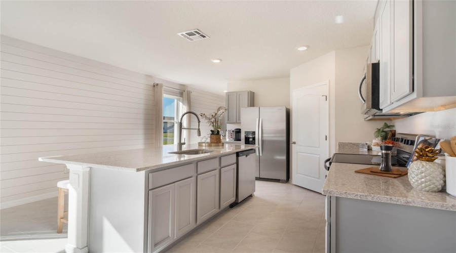 DAVENPORT, Florida 33837, 4 Bedrooms Bedrooms, ,2 BathroomsBathrooms,Residential,For Sale,POINT SUR,0,MFRO6343874