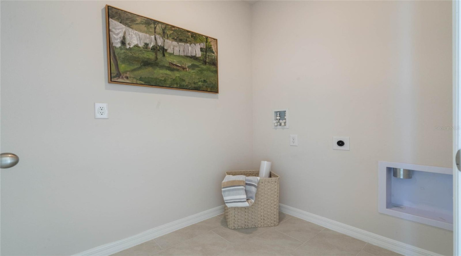 DAVENPORT, Florida 33837, 4 Bedrooms Bedrooms, ,2 BathroomsBathrooms,Residential,For Sale,POINT SUR,0,MFRO6343874