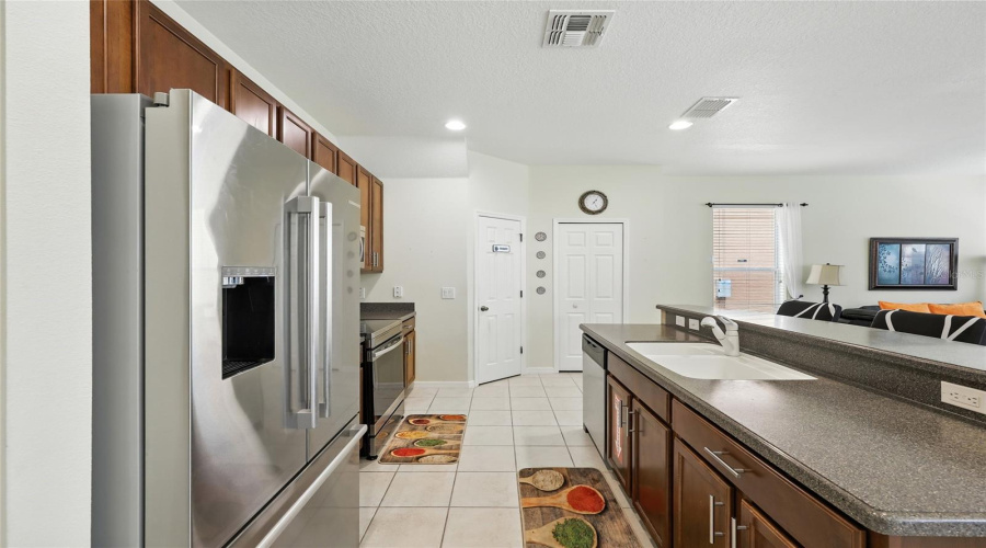KISSIMMEE, Florida 34746, 4 Bedrooms Bedrooms, ,4 BathroomsBathrooms,Residential,For Sale,LAS FUENTES,0,MFRO6343989