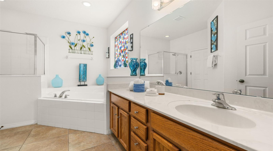 DAVENPORT, Florida 33837, 6 Bedrooms Bedrooms, ,4 BathroomsBathrooms,Residential,For Sale,ORANGE COSMOS,0,MFRS5134645