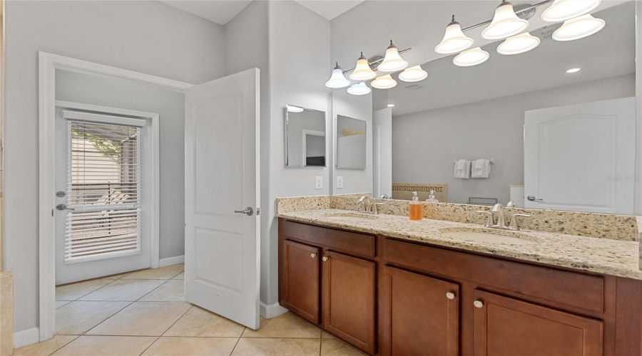 DAVENPORT, Florida 33896, 8 Bedrooms Bedrooms, ,5 BathroomsBathrooms,Residential,For Sale,WEDGE,0,MFRS5121423