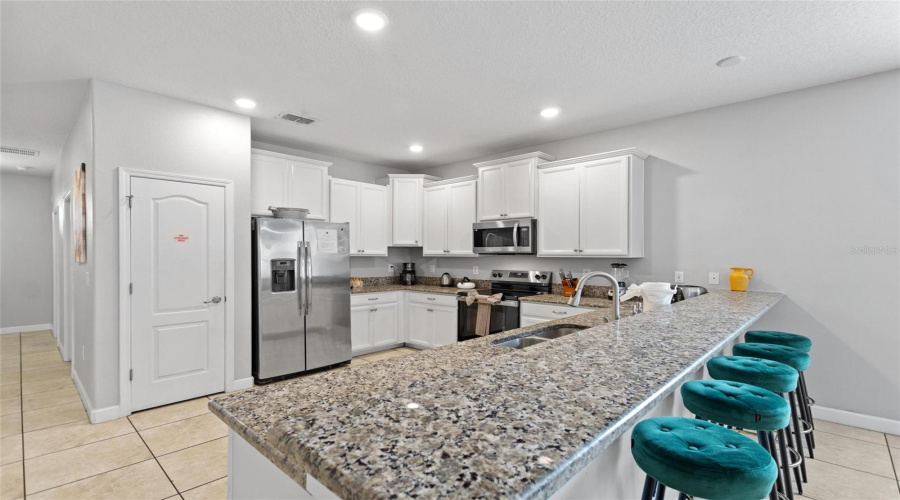 DAVENPORT, Florida 33896, 8 Bedrooms Bedrooms, ,5 BathroomsBathrooms,Residential,For Sale,WEDGE,0,MFRS5121423