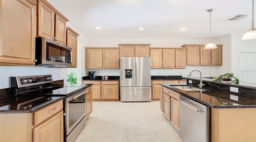 DAVENPORT, Florida 33896, 5 Bedrooms Bedrooms, ,3 BathroomsBathrooms,Residential,For Sale,DOVE VALLEY,0,MFRO6246888
