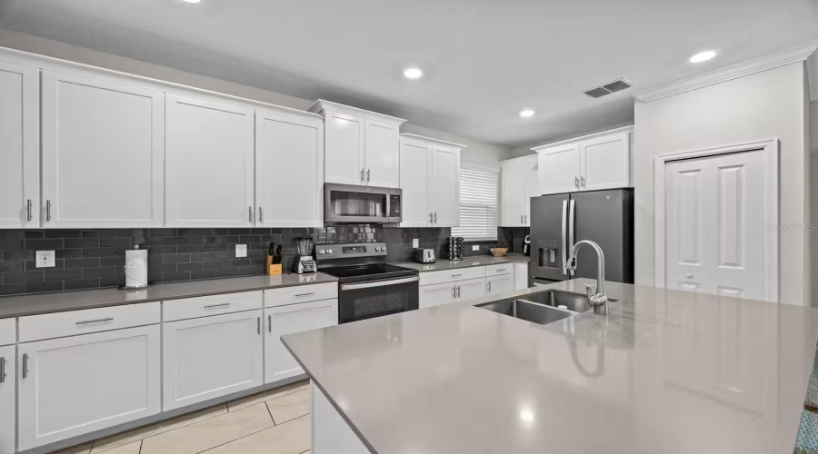 DAVENPORT, Florida 33896, 5 Bedrooms Bedrooms, ,5 BathroomsBathrooms,Residential,For Sale,WHISTLING STRAITS,0,MFRO6344106