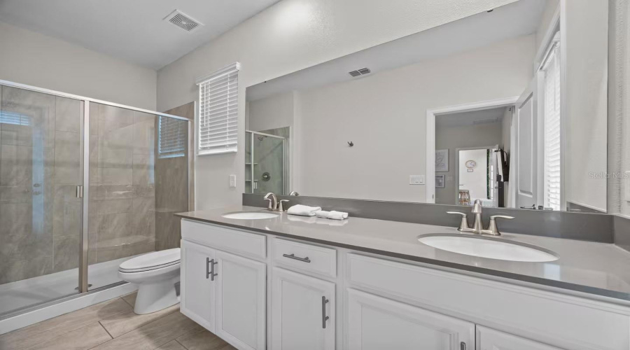DAVENPORT, Florida 33896, 5 Bedrooms Bedrooms, ,5 BathroomsBathrooms,Residential,For Sale,WHISTLING STRAITS,0,MFRO6344106