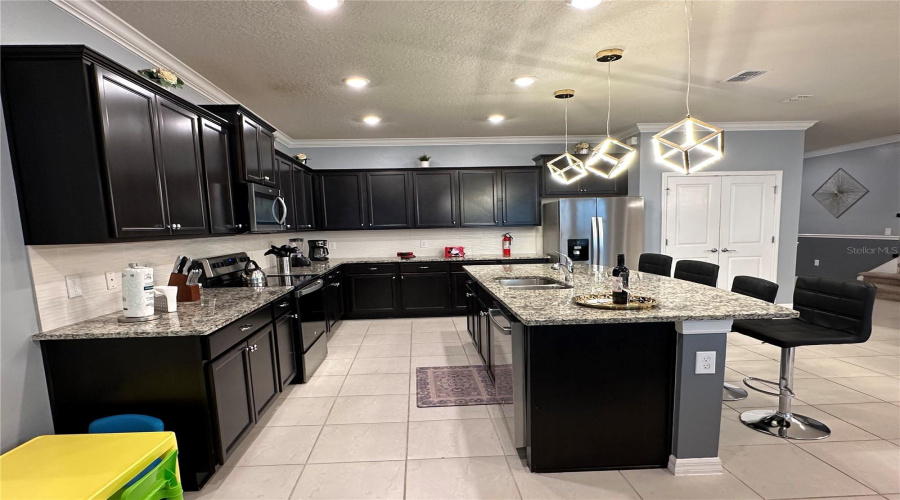 DAVENPORT, Florida 33897, 10 Bedrooms Bedrooms, ,8 BathroomsBathrooms,Residential,For Sale,LELANI,0,MFRO6344168