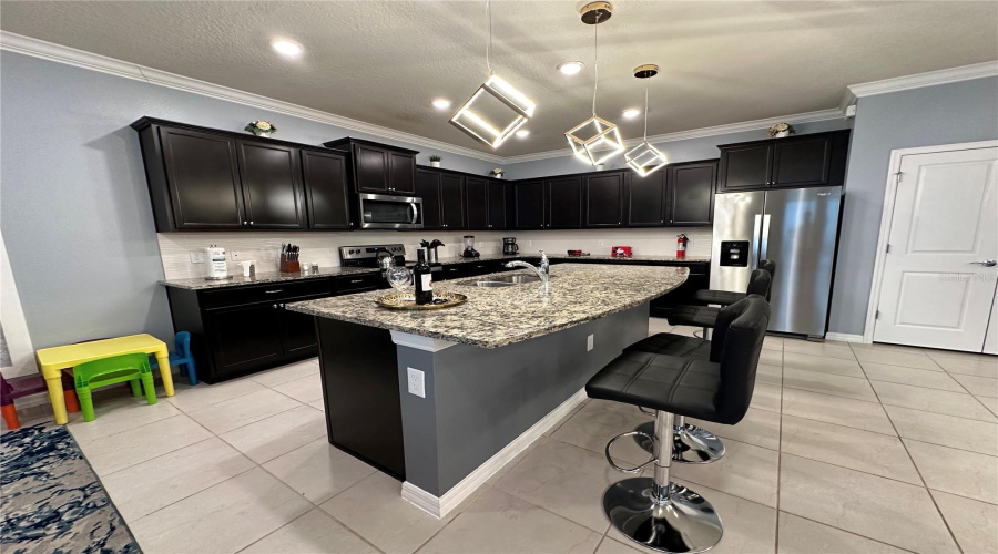DAVENPORT, Florida 33897, 10 Bedrooms Bedrooms, ,8 BathroomsBathrooms,Residential,For Sale,LELANI,0,MFRO6344168