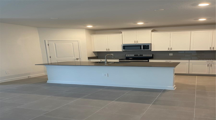 DAVENPORT, Florida 33837, 4 Bedrooms Bedrooms, ,3 BathroomsBathrooms,Residential,For Sale,CAMDEN,0,MFRO6336129