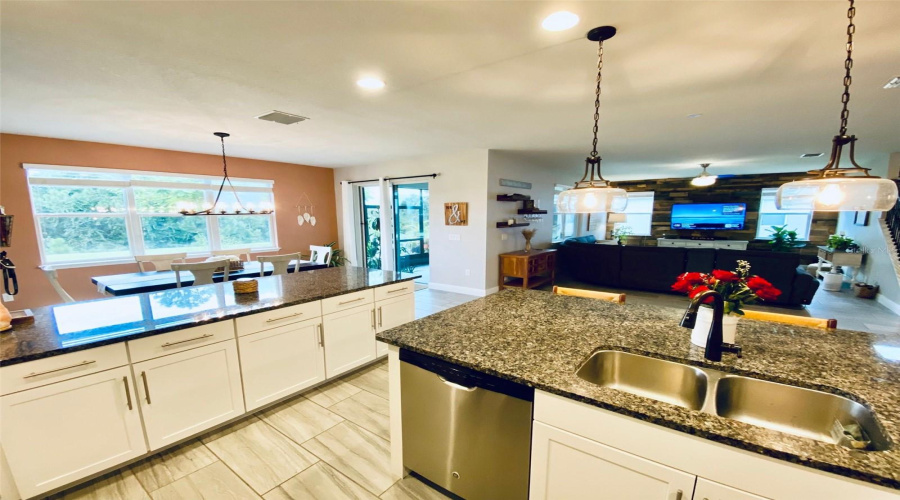 DAVENPORT, Florida 33837, 5 Bedrooms Bedrooms, ,3 BathroomsBathrooms,Residential,For Sale,WHIRLAWAY,0,MFRO6344177
