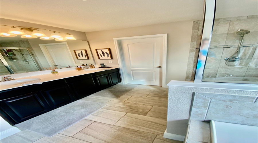 DAVENPORT, Florida 33837, 5 Bedrooms Bedrooms, ,3 BathroomsBathrooms,Residential,For Sale,WHIRLAWAY,0,MFRO6344177