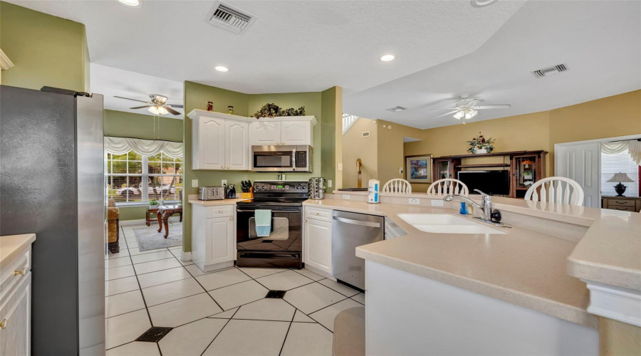 DAVENPORT, Florida 33897, 5 Bedrooms Bedrooms, ,5 BathroomsBathrooms,Residential,For Sale,VISTA,0,MFRO6344136