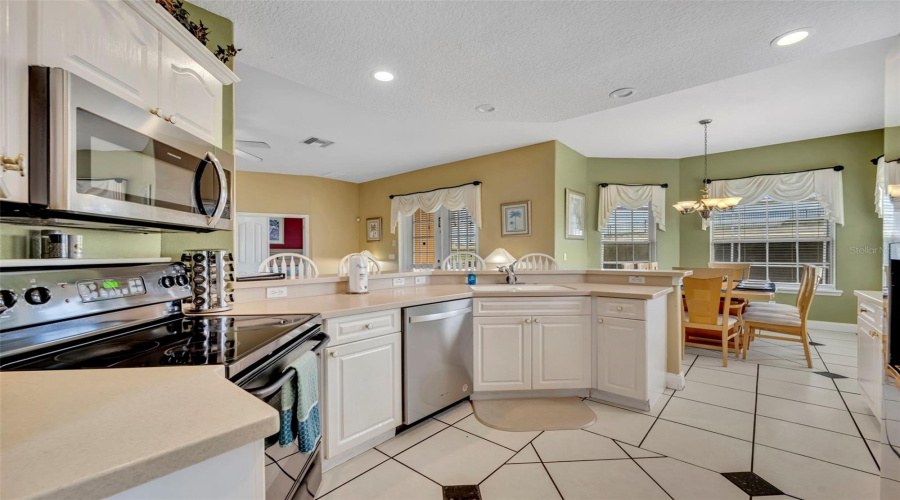 DAVENPORT, Florida 33897, 5 Bedrooms Bedrooms, ,5 BathroomsBathrooms,Residential,For Sale,VISTA,0,MFRO6344136