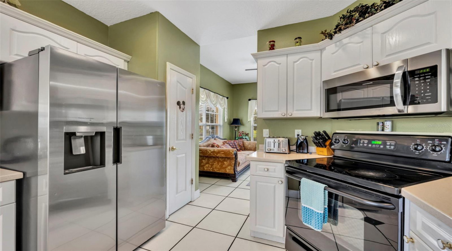 DAVENPORT, Florida 33897, 5 Bedrooms Bedrooms, ,5 BathroomsBathrooms,Residential,For Sale,VISTA,0,MFRO6344136
