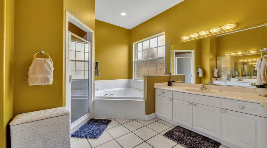 DAVENPORT, Florida 33897, 5 Bedrooms Bedrooms, ,5 BathroomsBathrooms,Residential,For Sale,VISTA,0,MFRO6344136