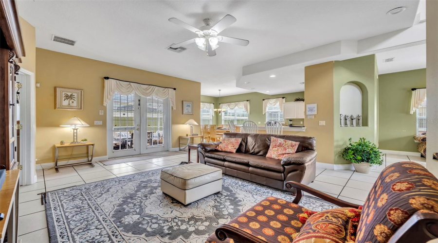 DAVENPORT, Florida 33897, 5 Bedrooms Bedrooms, ,5 BathroomsBathrooms,Residential,For Sale,VISTA,0,MFRO6344136
