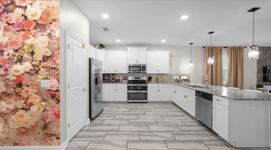 DAVENPORT, Florida 33896, 8 Bedrooms Bedrooms, ,5 BathroomsBathrooms,Residential,For Sale,STINGER,0,MFRS5126803