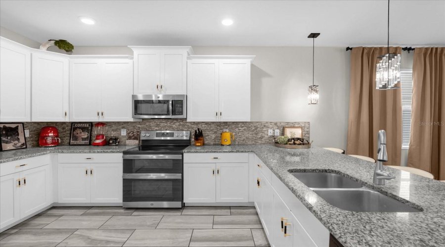 DAVENPORT, Florida 33896, 8 Bedrooms Bedrooms, ,5 BathroomsBathrooms,Residential,For Sale,STINGER,0,MFRS5126803