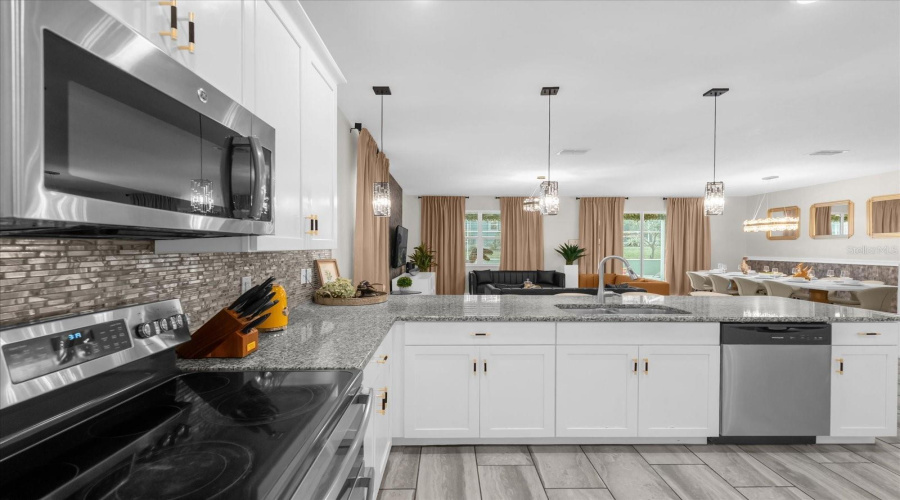 DAVENPORT, Florida 33896, 8 Bedrooms Bedrooms, ,5 BathroomsBathrooms,Residential,For Sale,STINGER,0,MFRS5126803