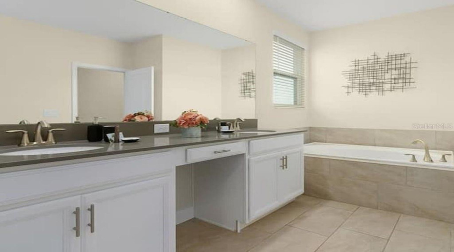 DAVENPORT, Florida 33896, 5 Bedrooms Bedrooms, ,5 BathroomsBathrooms,Residential,For Sale,STICKS,0,MFRO6344415