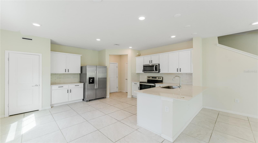 DAVENPORT, Florida 33896, 3 Bedrooms Bedrooms, ,2 BathroomsBathrooms,Residential,For Sale,DELIGHTFUL,0,MFRO6341365