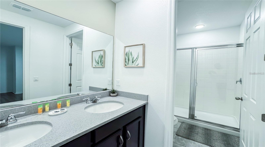 KISSIMMEE, Florida 34747, 9 Bedrooms Bedrooms, ,6 BathroomsBathrooms,Residential,For Sale,HILTON RIDGE,0,MFRO6342644