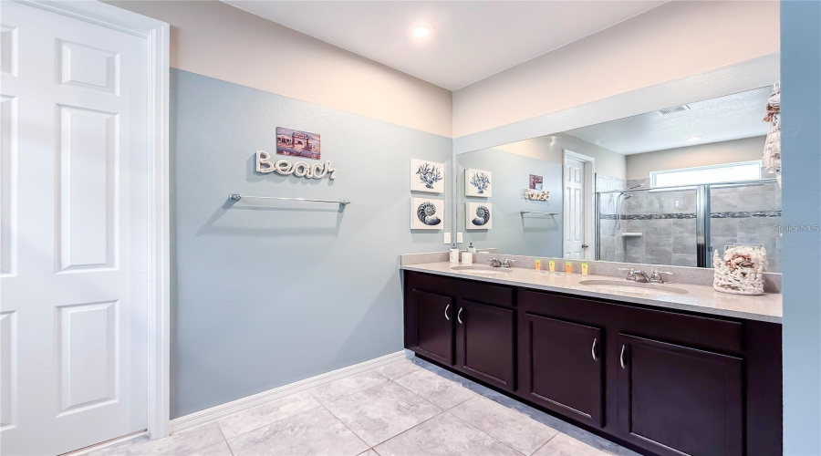 KISSIMMEE, Florida 34747, 9 Bedrooms Bedrooms, ,6 BathroomsBathrooms,Residential,For Sale,HILTON RIDGE,0,MFRO6342644