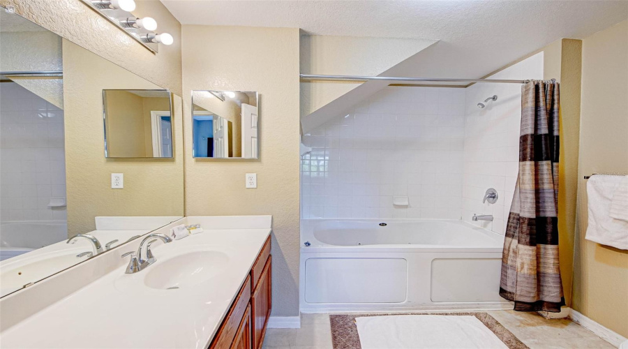 KISSIMMEE, Florida 34746, 4 Bedrooms Bedrooms, ,3 BathroomsBathrooms,Residential,For Sale,LODI,0,MFRO6343670