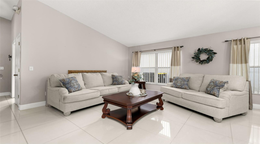 DAVENPORT, Florida 33897, 4 Bedrooms Bedrooms, ,2 BathroomsBathrooms,Residential,For Sale,LOCKBREEZE,0,MFRS5134698
