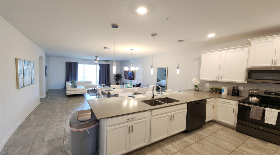 DAVENPORT, Florida 33896, 3 Bedrooms Bedrooms, ,2 BathroomsBathrooms,Residential,For Sale,CABOT CLIFFS,0,MFRS5134755
