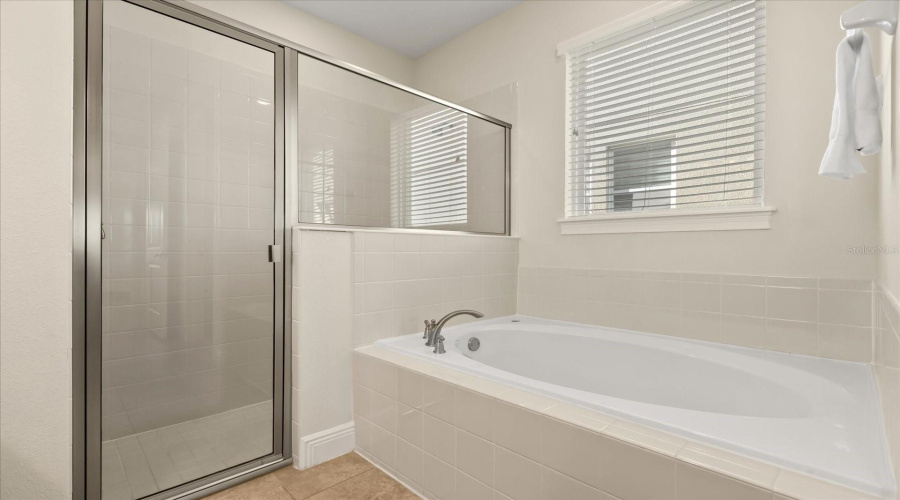KISSIMMEE, Florida 34747, 6 Bedrooms Bedrooms, ,5 BathroomsBathrooms,Residential,For Sale,LASSO,0,MFRG5100884
