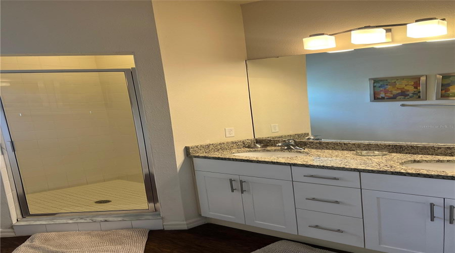 KISSIMMEE, Florida 34746, 4 Bedrooms Bedrooms, ,3 BathroomsBathrooms,Residential,For Sale,EDENSHIRE,0,MFRO6344443