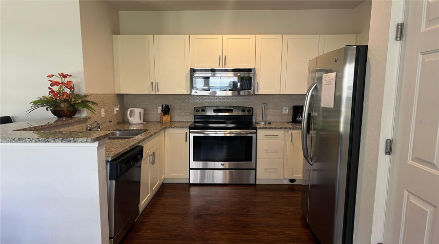 KISSIMMEE, Florida 34746, 4 Bedrooms Bedrooms, ,3 BathroomsBathrooms,Residential,For Sale,EDENSHIRE,0,MFRO6344443