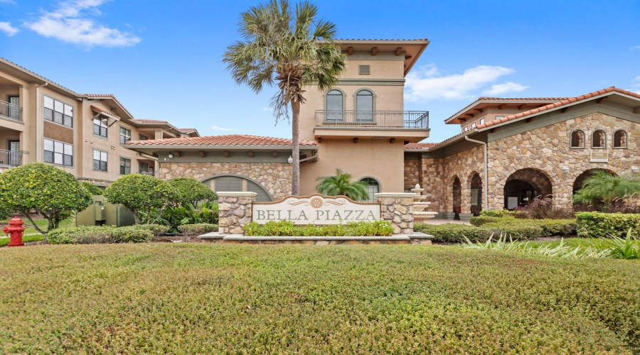 DAVENPORT, Florida 33897, 4 Bedrooms Bedrooms, ,3 BathroomsBathrooms,Residential,For Sale,CHARO,0,MFRS5134718