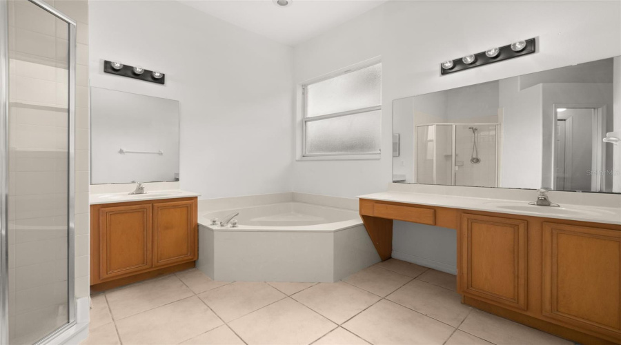 KISSIMMEE, Florida 34746, 4 Bedrooms Bedrooms, ,2 BathroomsBathrooms,Residential,For Sale,THE OAKS,0,MFRS5134772