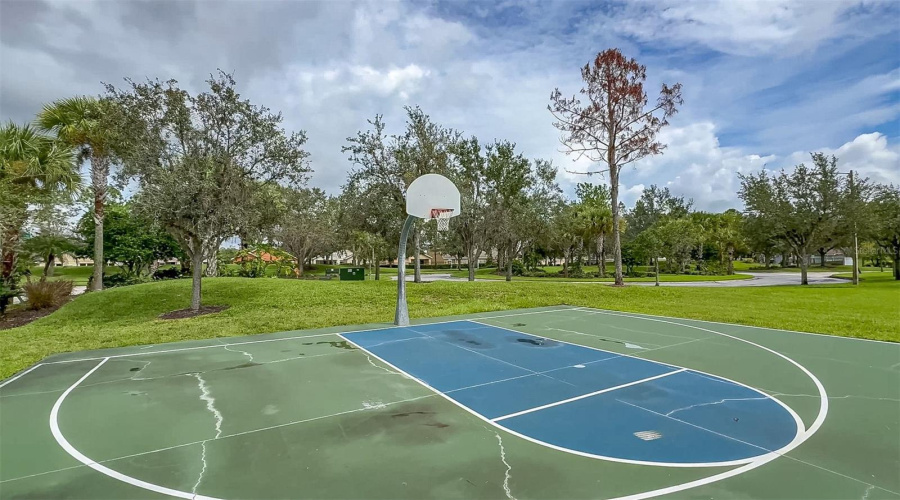 KISSIMMEE, Florida 34746, 4 Bedrooms Bedrooms, ,2 BathroomsBathrooms,Residential,For Sale,THE OAKS,0,MFRS5134772