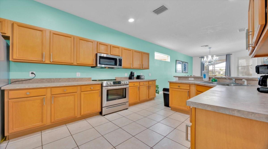 DAVENPORT, Florida 33897, 5 Bedrooms Bedrooms, ,4 BathroomsBathrooms,Residential,For Sale,PLUMOSO,0,MFRS5126911