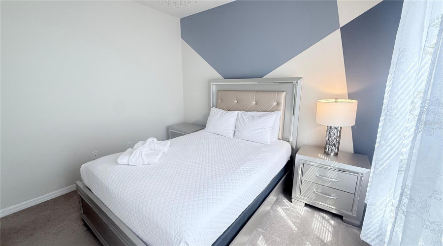 DAVENPORT, Florida 33897, 8 Bedrooms Bedrooms, ,6 BathroomsBathrooms,Residential,For Sale,MAHALO,0,MFRO6344898
