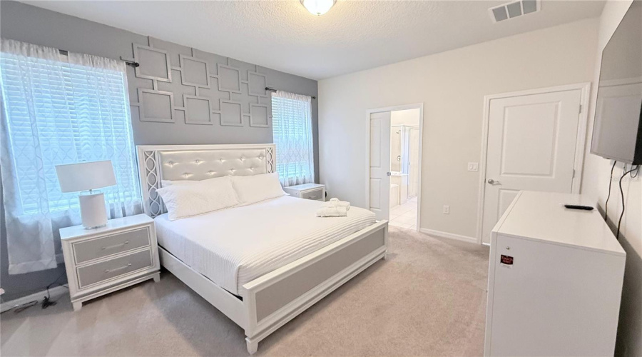 DAVENPORT, Florida 33897, 8 Bedrooms Bedrooms, ,6 BathroomsBathrooms,Residential,For Sale,MAHALO,0,MFRO6344898