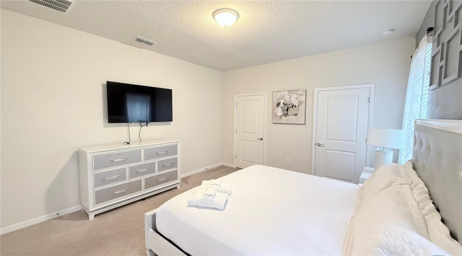 DAVENPORT, Florida 33897, 8 Bedrooms Bedrooms, ,6 BathroomsBathrooms,Residential,For Sale,MAHALO,0,MFRO6344898