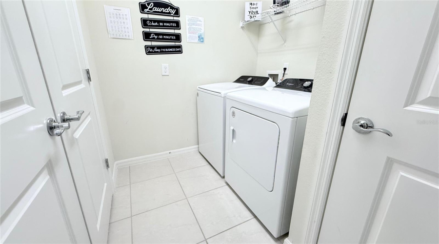 DAVENPORT, Florida 33897, 8 Bedrooms Bedrooms, ,6 BathroomsBathrooms,Residential,For Sale,MAHALO,0,MFRO6344898
