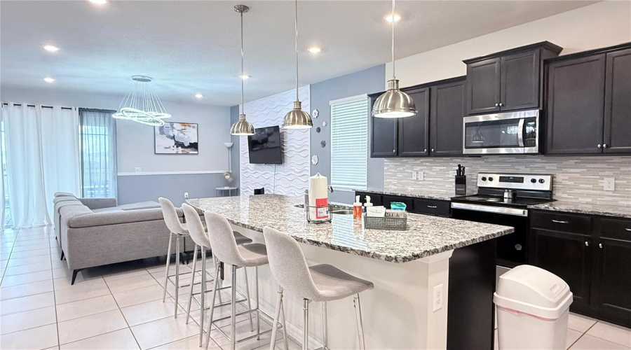 DAVENPORT, Florida 33897, 8 Bedrooms Bedrooms, ,6 BathroomsBathrooms,Residential,For Sale,MAHALO,0,MFRO6344898